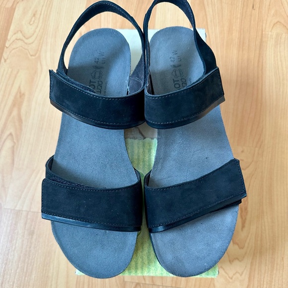 Naot Aisha Double Adjustable Sandal in Black Nubuck / size 42 WIDE (US 10.5-11) - Picture 2 of 9